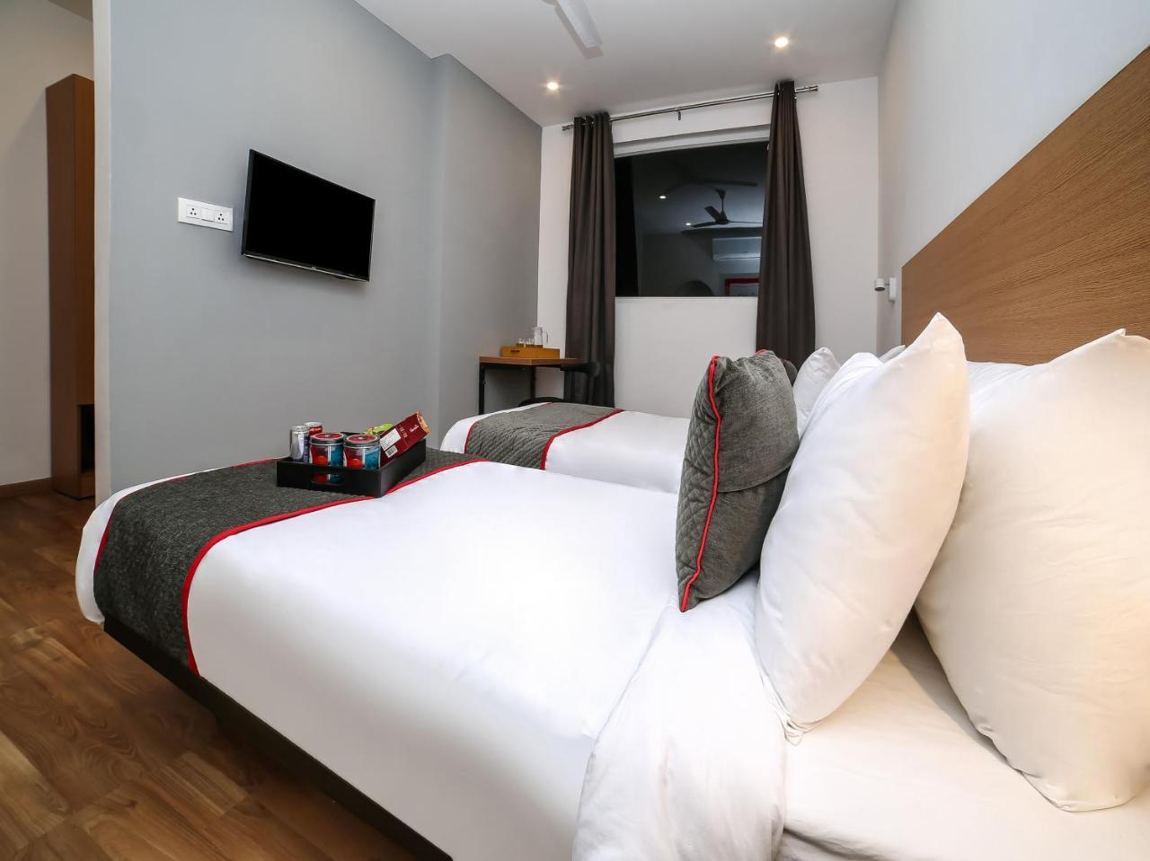 Oyo Townhouse 80 Meera Bagh Дели Экстерьер фото
